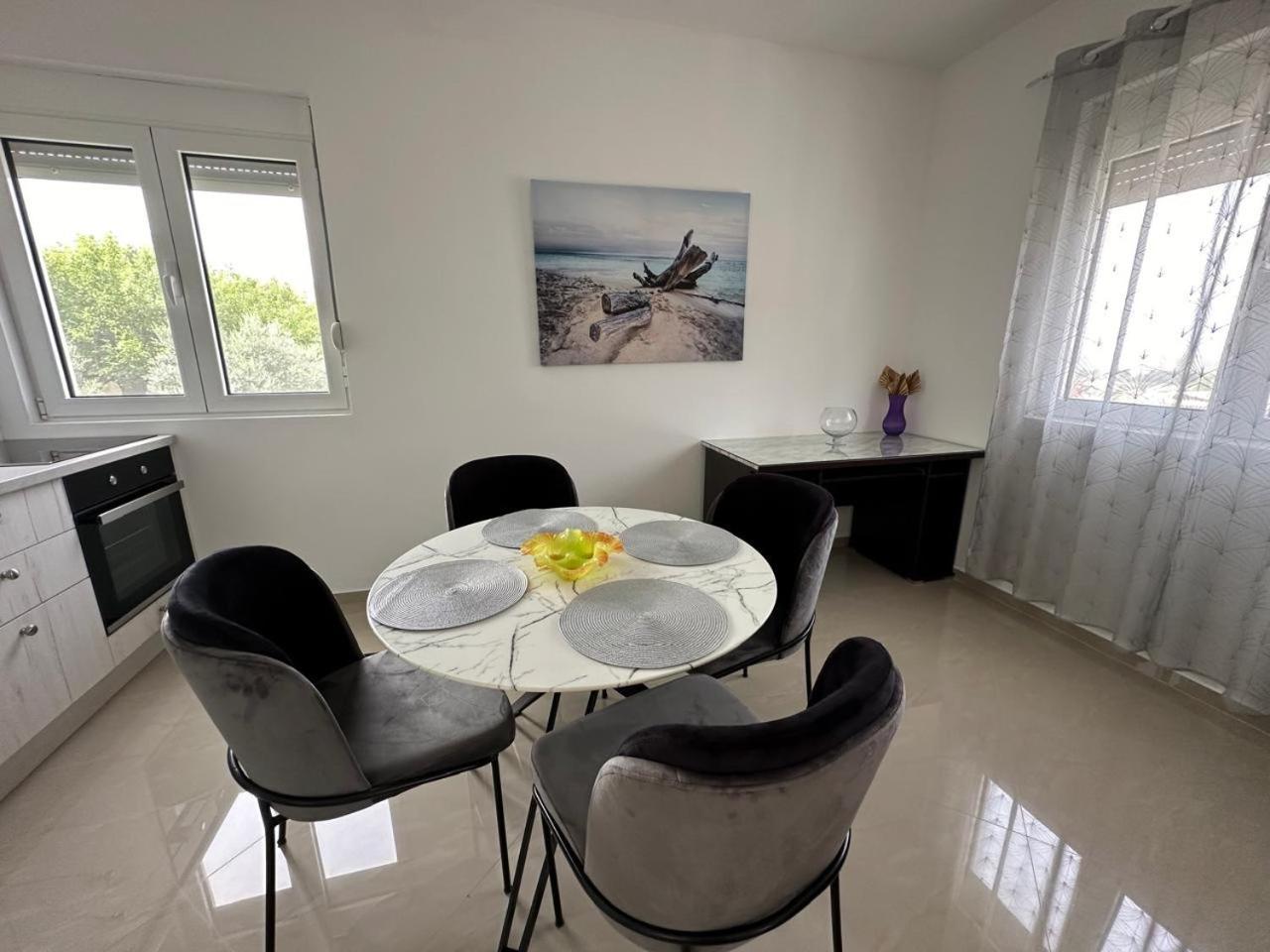 Villa Holiday Apartments Bar Luaran gambar